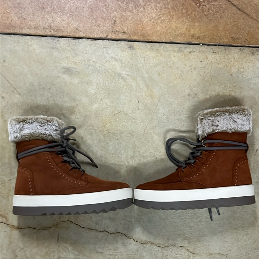 Women’s cougar boots